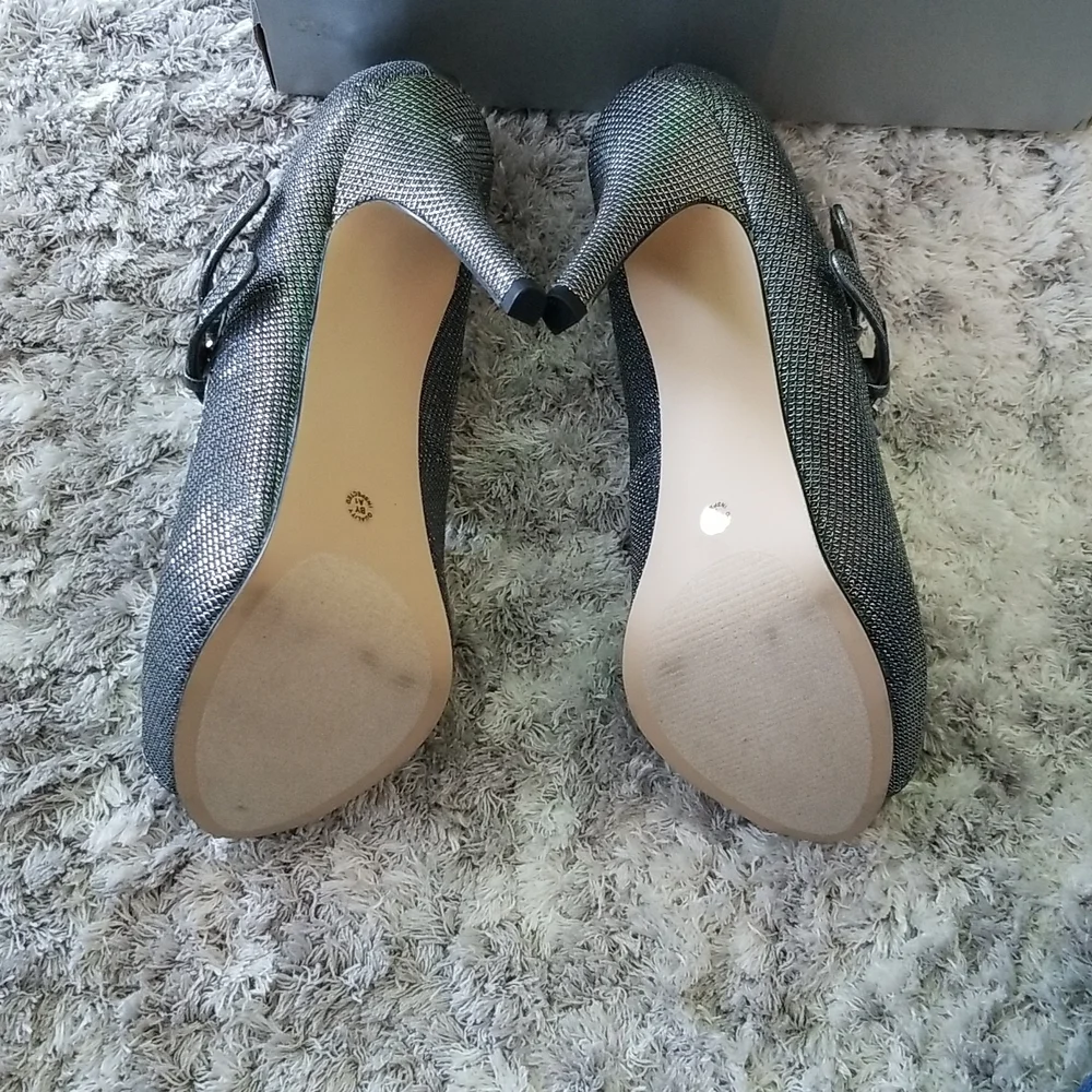 Shoes - Picture 3 of 4